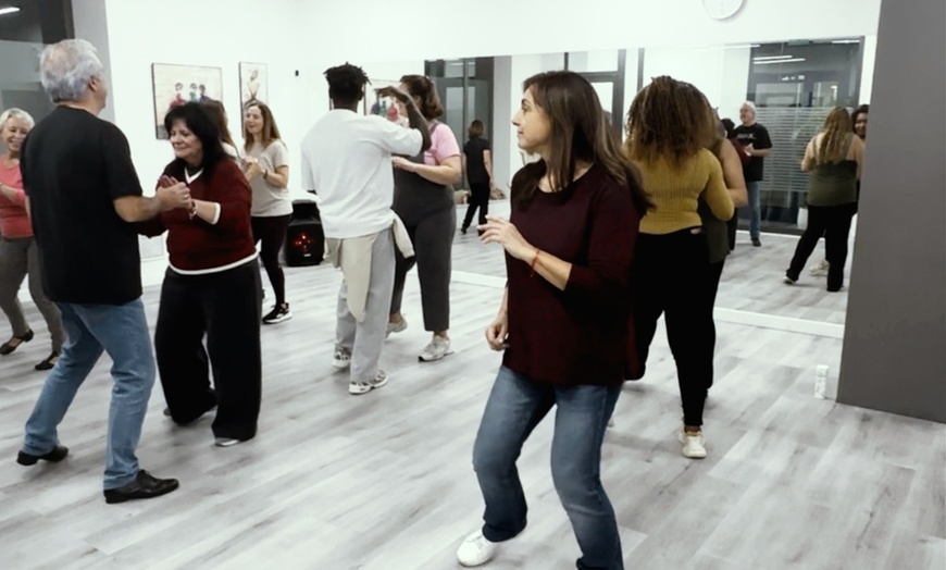 Image 7: Clases de bachata y salsa iniciación 