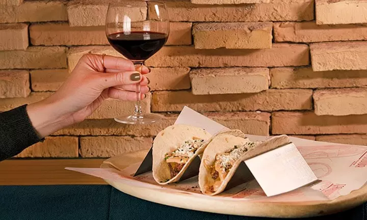 Menú especial prémium para 2 o 4 personas con botella de vino