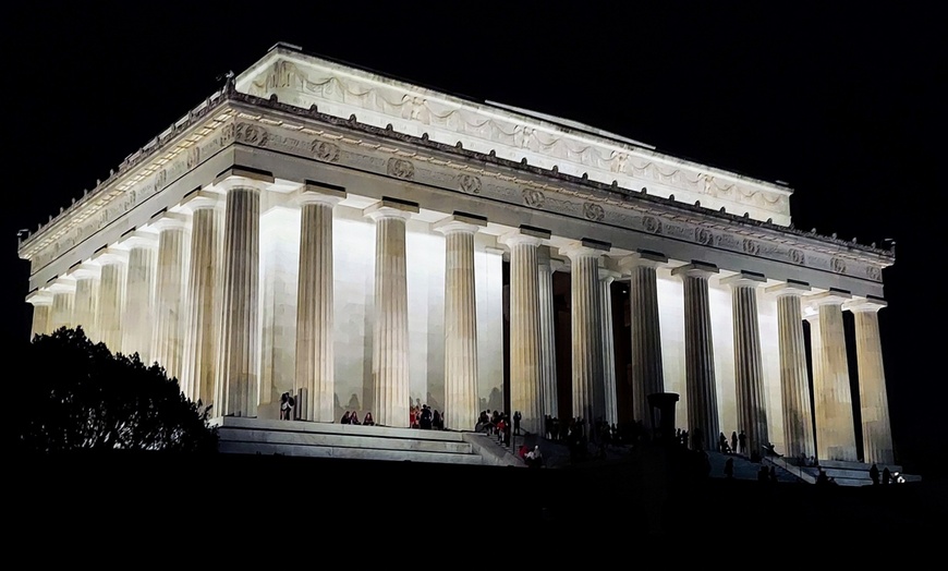 Image 1: Washington D.C. Monument & Theater Tour with Transportation