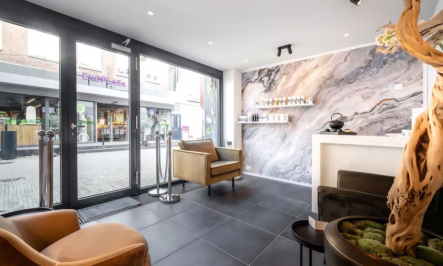 Verwen jezelf met een vegan gezichtsbehandeling en optionele massage, ook 's avonds geopend (tot 45% korting) - Primary Image