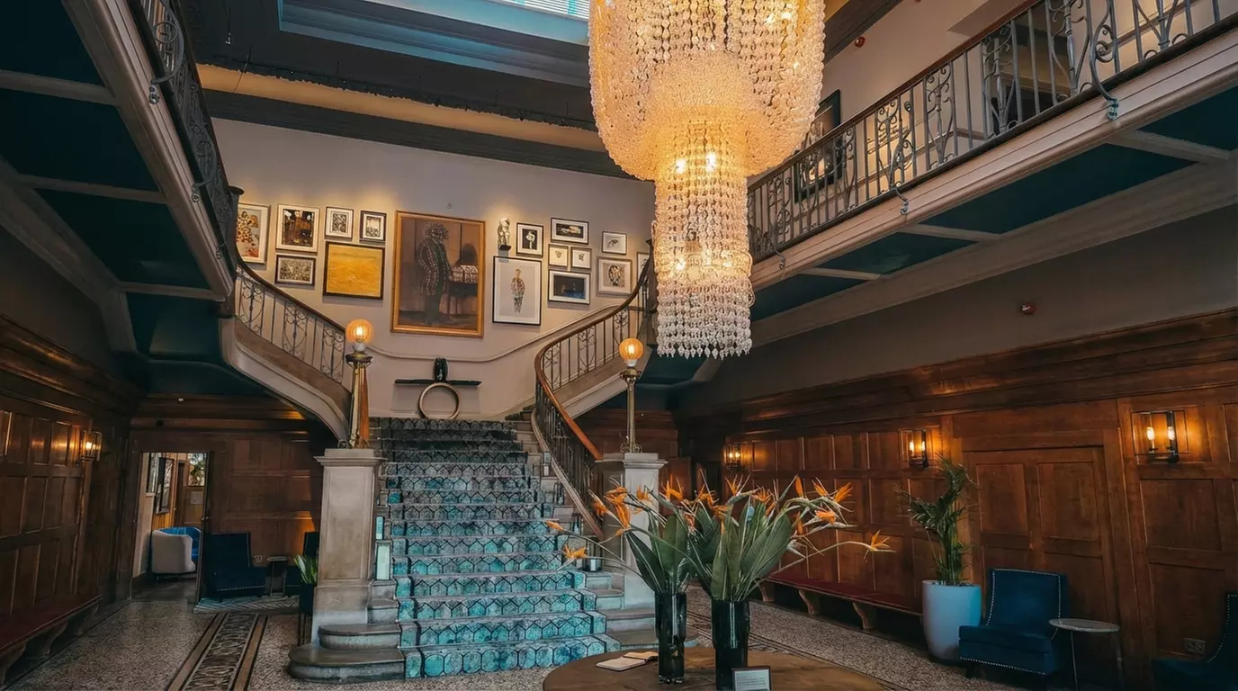 The Dixon Hotel: Romantic Valentine’s 3-Course Dining with Prosecco