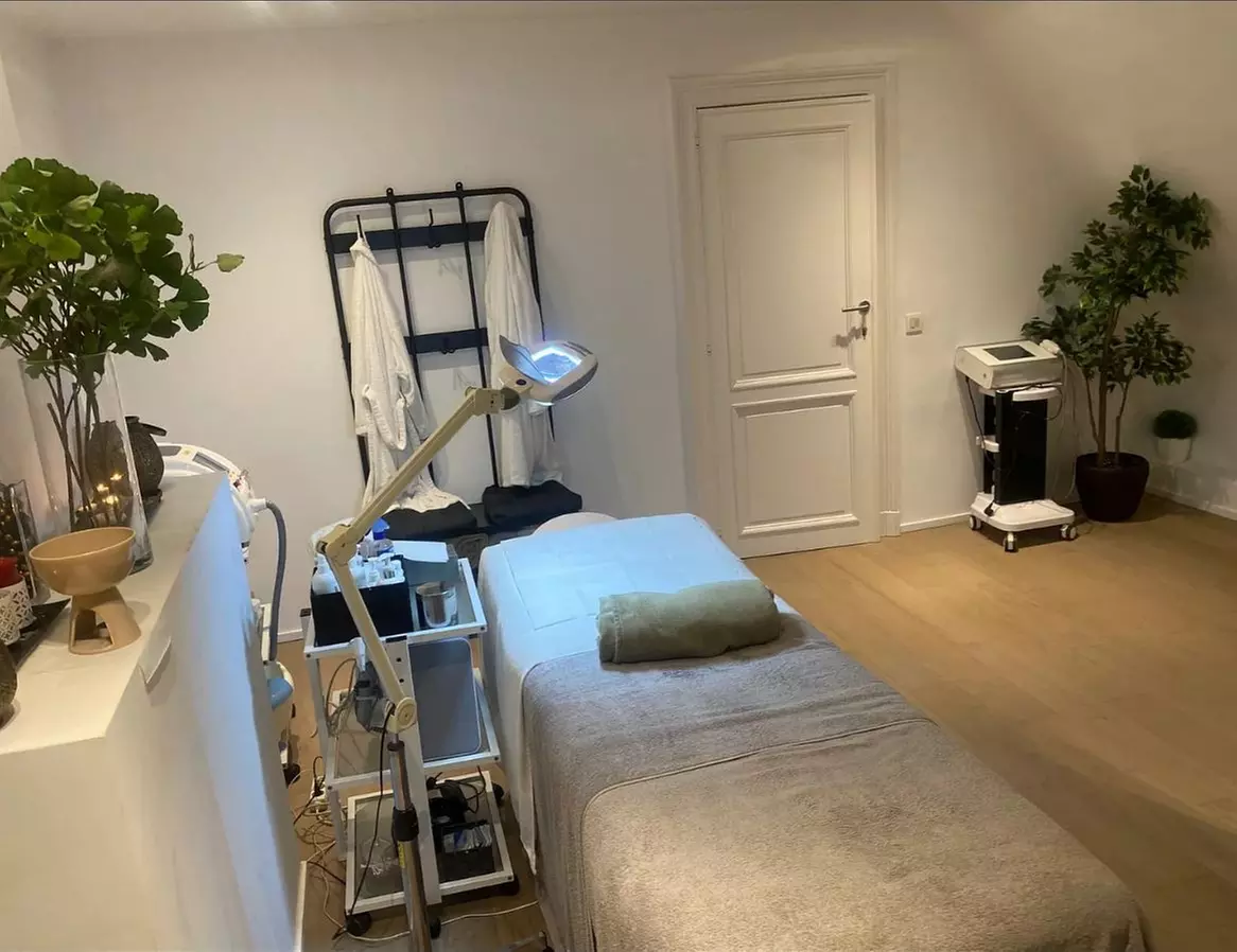 Séance d'IPL visage de 20 min ou soin du visage microneedling avec LED dee 30 min chez Pause toi (50% de remise) - Image 4