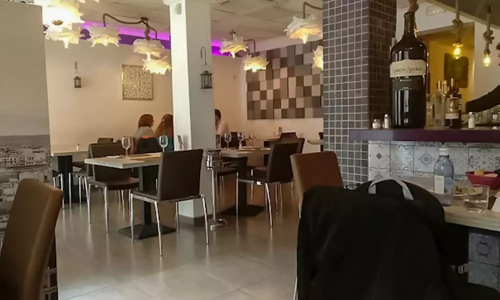 Menú completo clásico o prémium para 2 o 4 con opción a vino