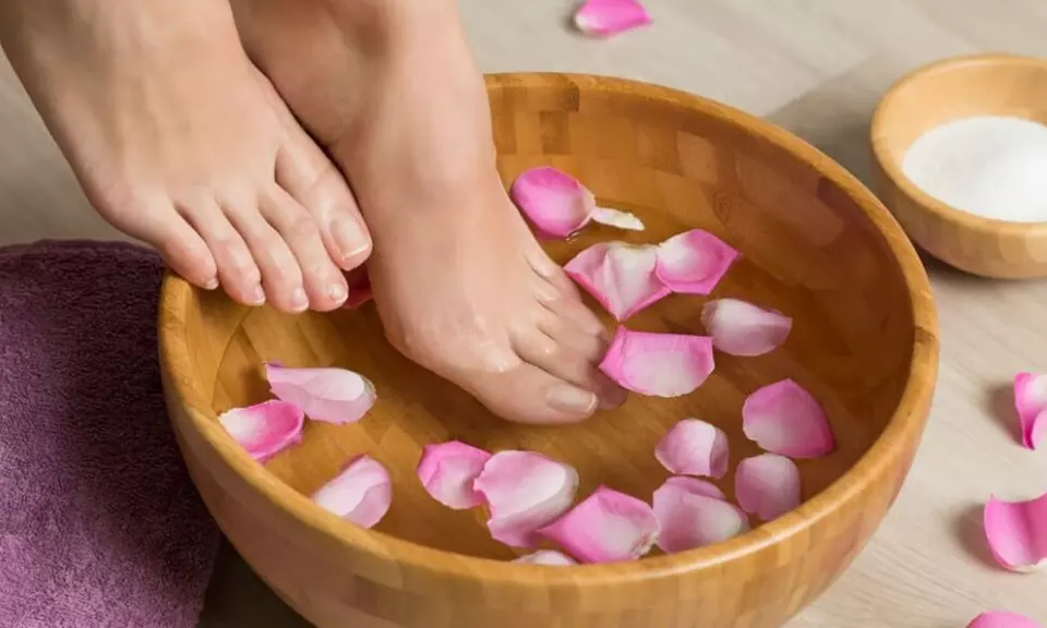 Manicura spa de lujo con esmalte semipermanente, pedicura spa detox