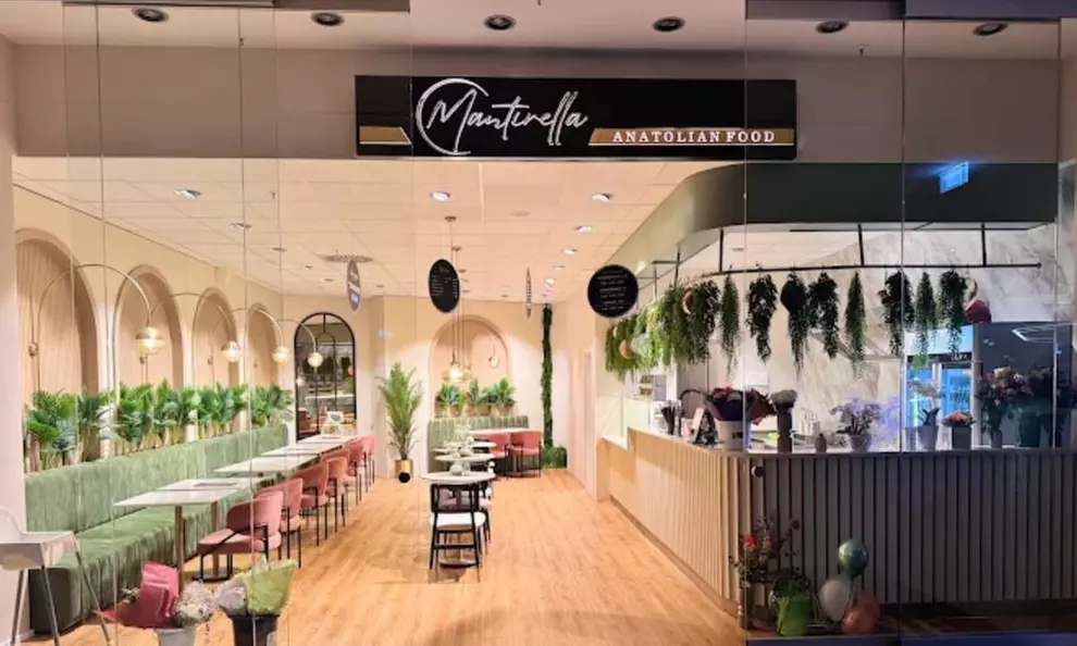 Manti (gefüllte türkische Teigtasche) nach Wahl mit Topping & Getränk