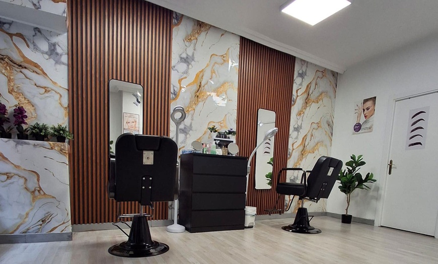 Image 3: Limpieza facial con masaje y opción a depilación de cejas y labio