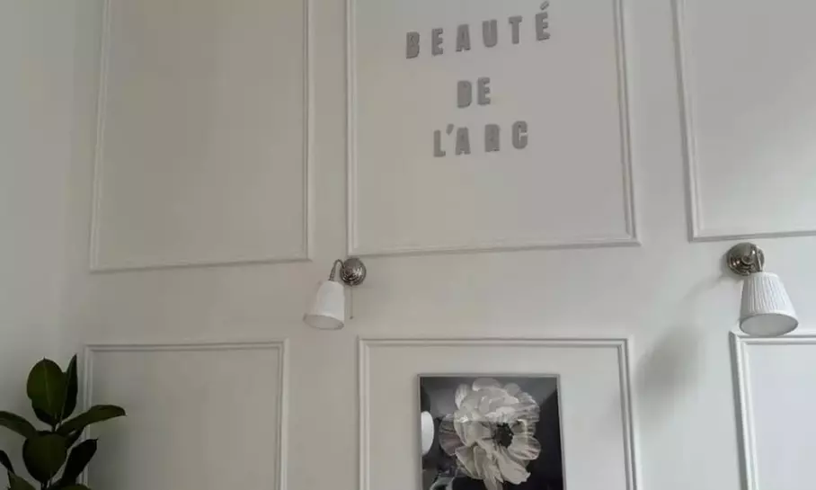 Brow lift avec teinture, tracé des sourcils en option