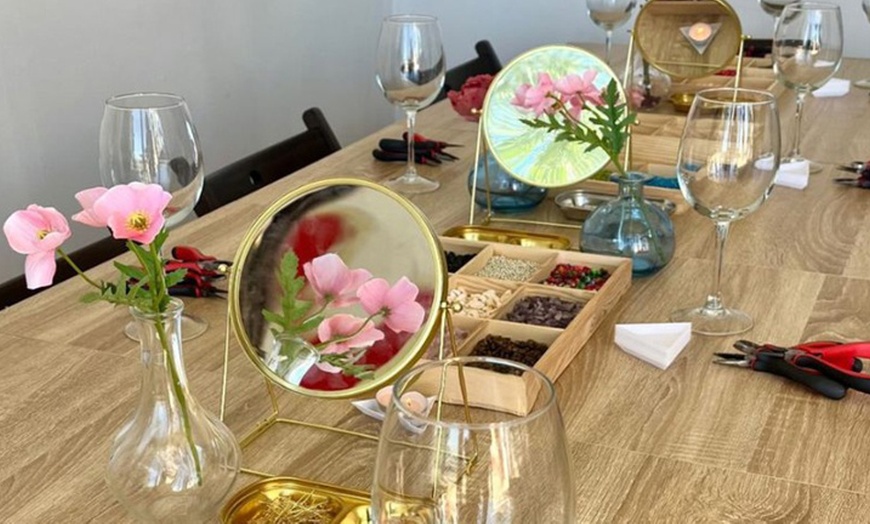 Image 4: Taller de creación de joyas con vino ilimitado para 1 o 2 personas 