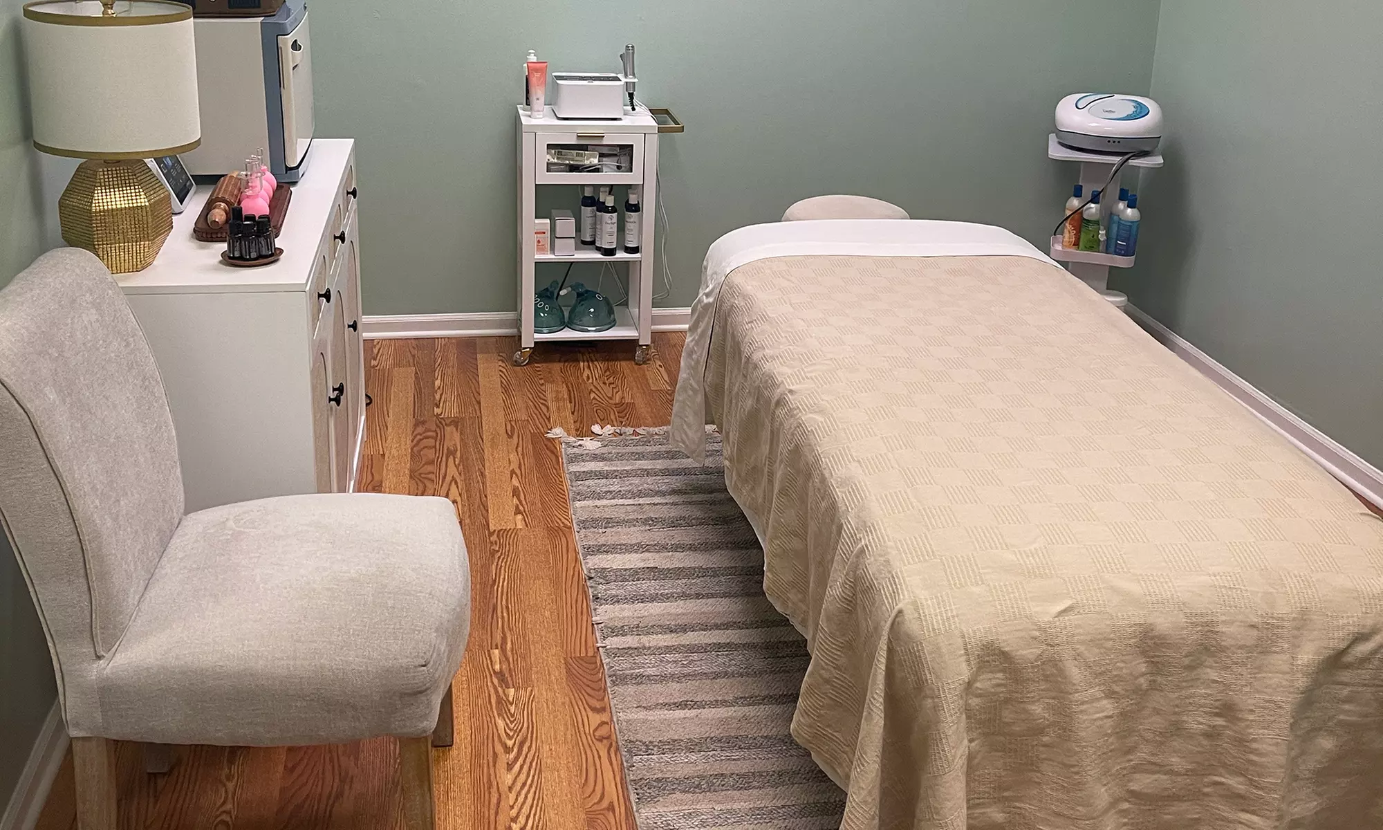 Relax with a 60 or 90 minute Deep-tissue Massage Session