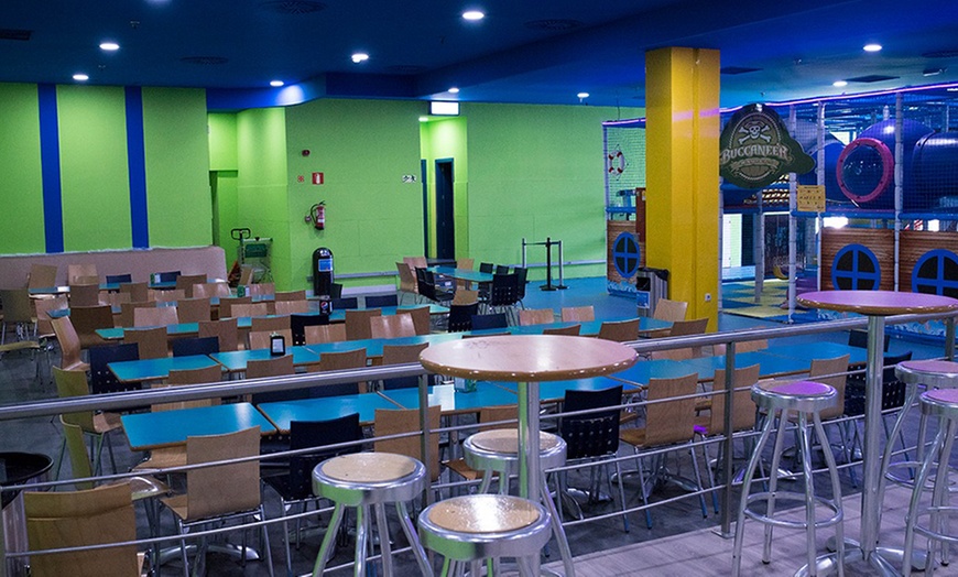 Image 2: 2 o 3 partidas de bolos con todo incluido en Bowling Tres Aguas