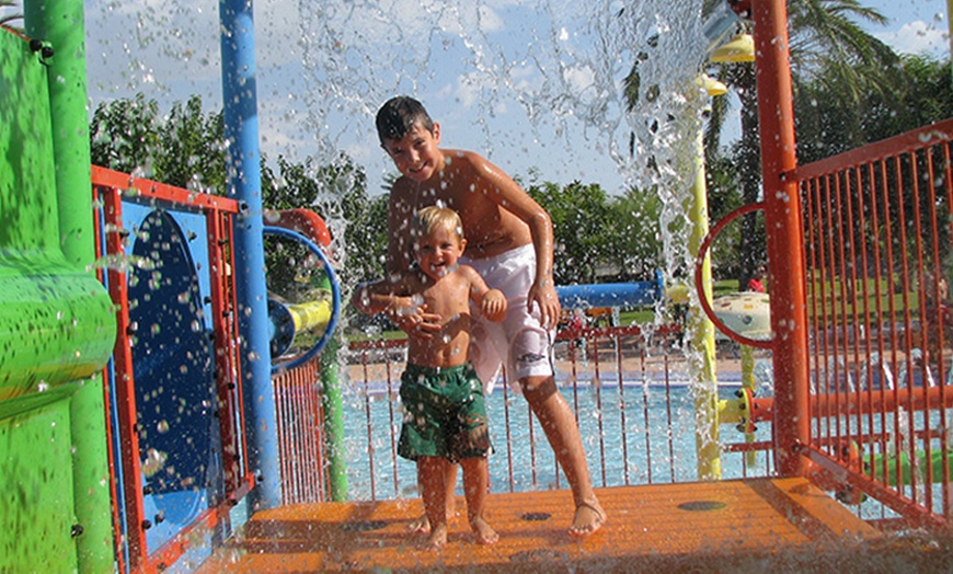 Image 25: Aquópolis Torrevieja: entrada de 1 día para infantil o adulto