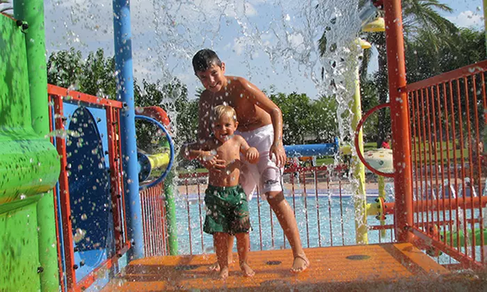 Aquópolis Torrevieja: entrada de 1 día para infantil o adulto