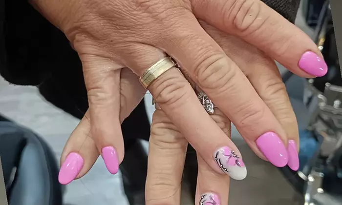 Manicura clásica con esmaltado normal o semipermanente