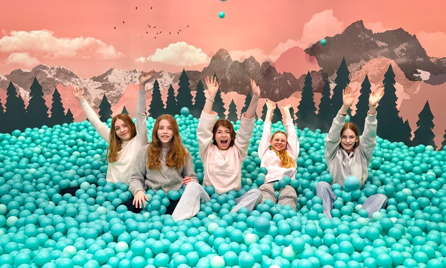 Image 2: Eintritt für das Upside-Down-Erlebnismuseum Magic Bavaria in München