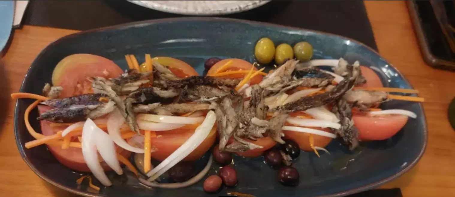 Menú para 2 o 4 con entrantes, principales, postres y bebidas