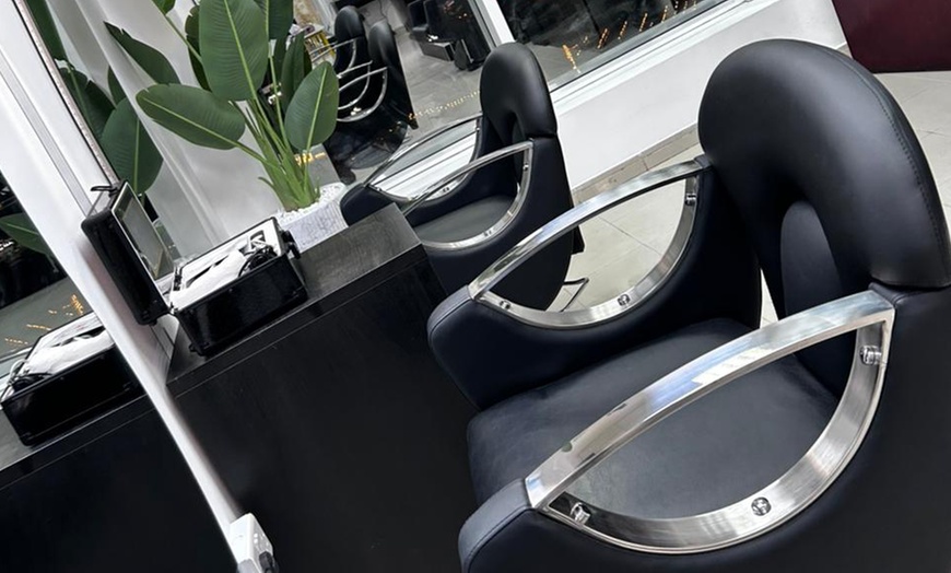 Image 5: AED 100,150, or 200 Gift Voucher Towards Any Beauty Service