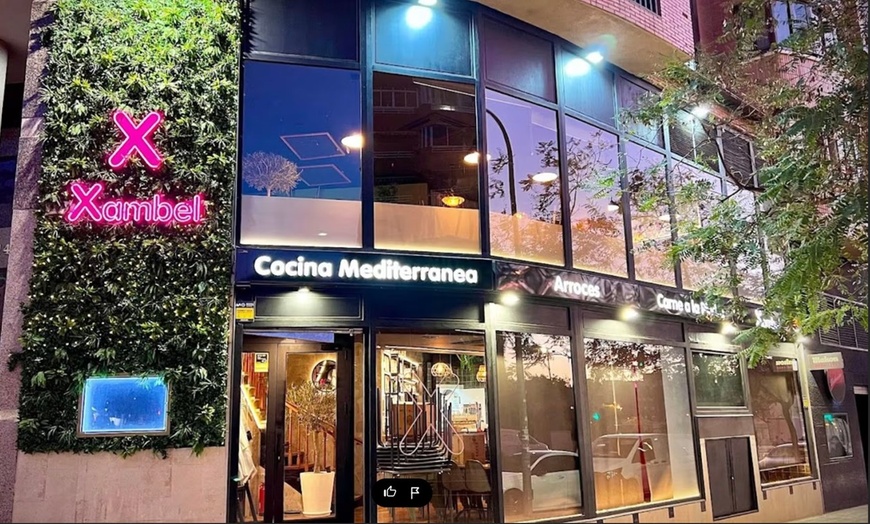 Image 3: Menú para 2 o 4 con entrantes, principales, postres y bebidas 