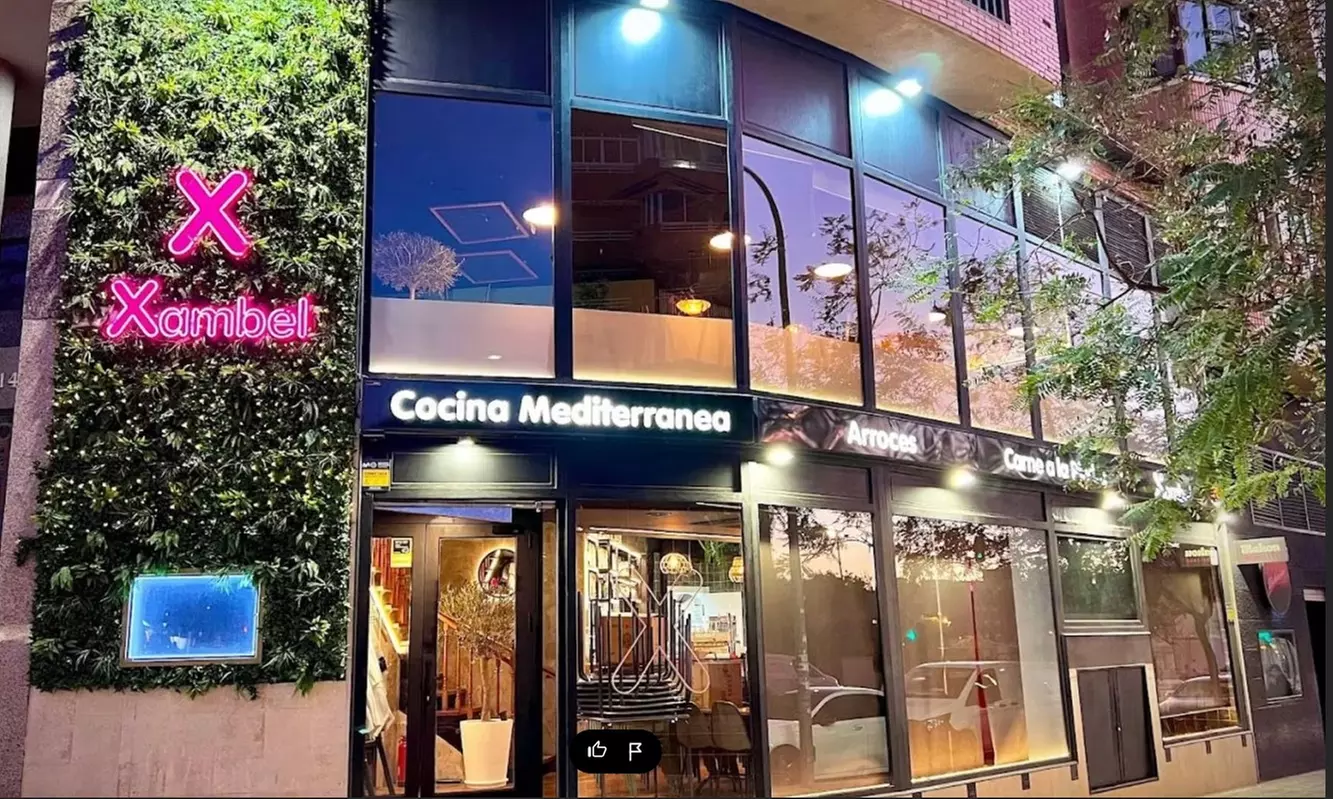 Menú para 2 o 4 con entrantes, principales, postres y bebidas