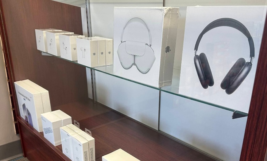 Image 2: iPhone XR/ iPhone 11/ iPhone 12, 13, 14, 15 or Prox Max Screen Repair 