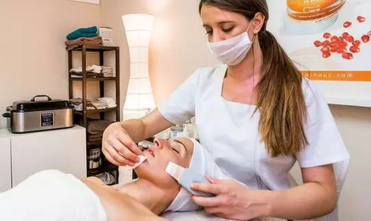 1 o 2 sesiones de limpieza facial con radiofrecuencia y microdermoabrasión en Luxury - Primary Image