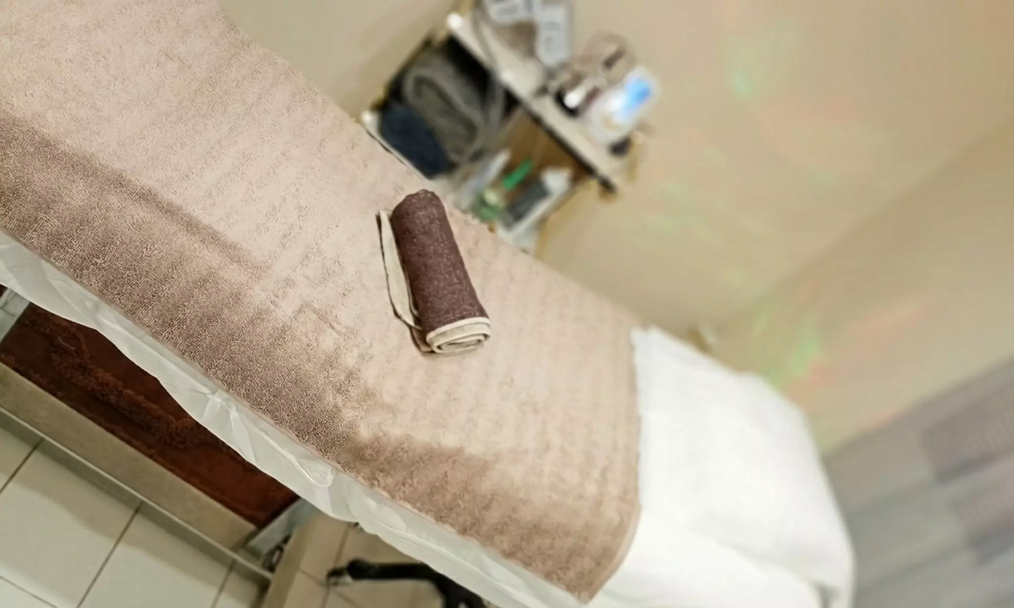 Estudio, diseño y depilación de cejas con tinte de henna y laminado