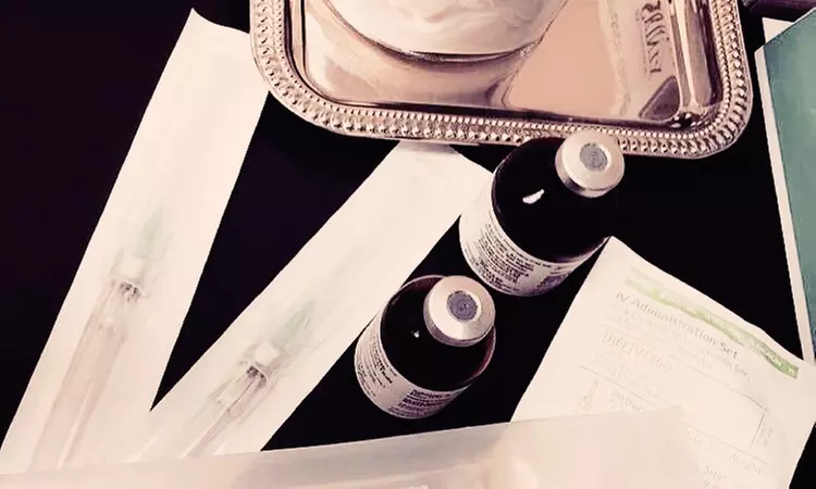 200mg Glutathione Injection or 1 or 4 NAD Injections with One B12 Shot