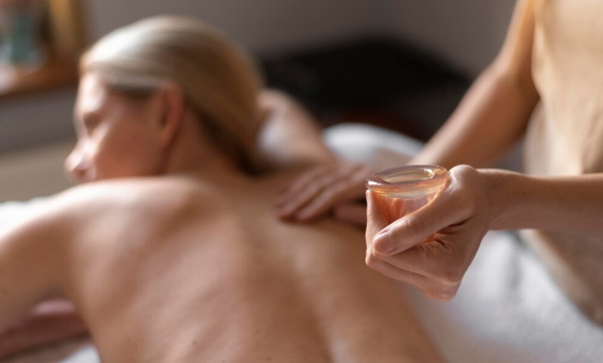 Image 4: Masaje corporal a elegir de 45 o 60 minutos con opción a Rollaction