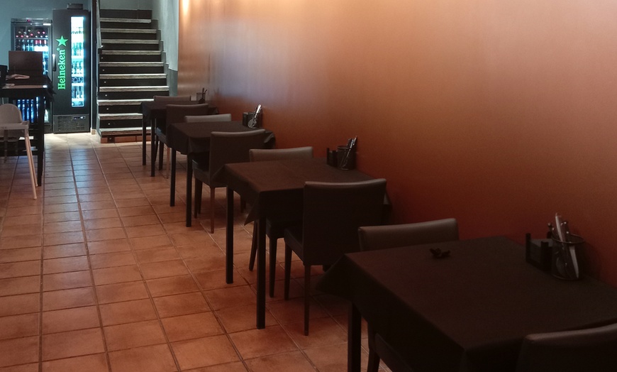 Image 6: 2 o 4 pizzas para llevar o consumir en el local, con opción a bebidas