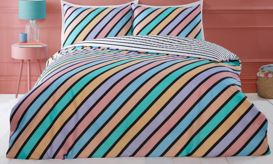 Image 4: Stripe Reversible Duvet Set