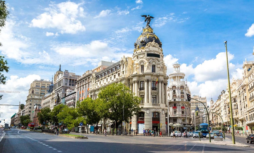 Image 4: Explora Madrid desde lo alto con un tour panorámico y flexible en bus