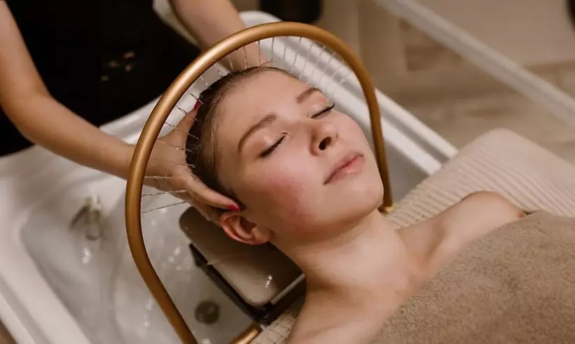 Ritual capilar japonés head spa con aromaterapia, masajes y bebida