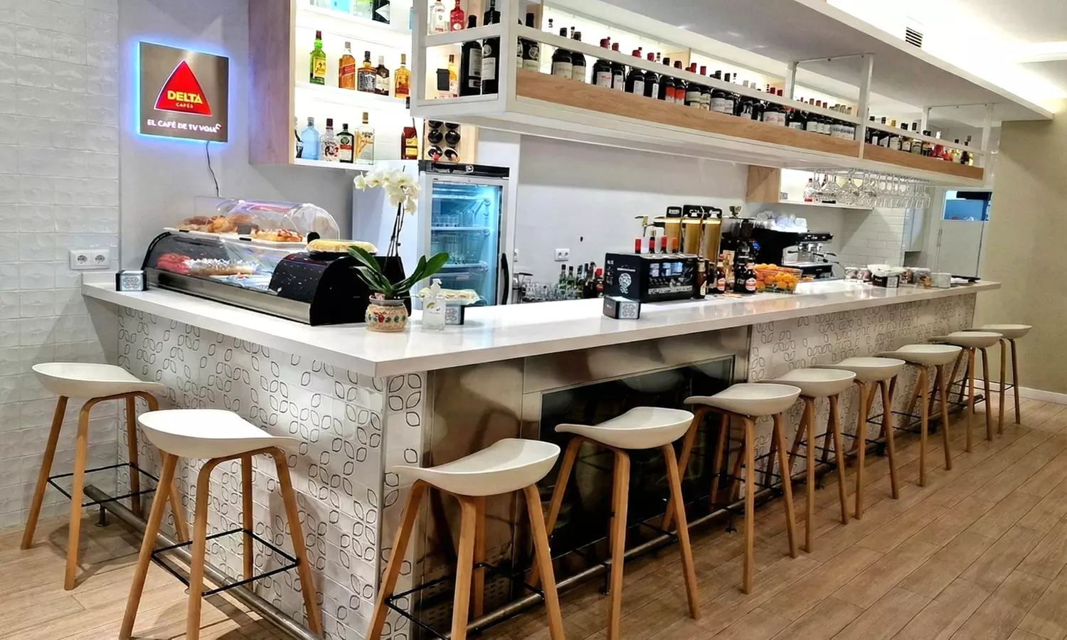 Menú de picoteo para 2 o 4 personas con raciones y bebidas