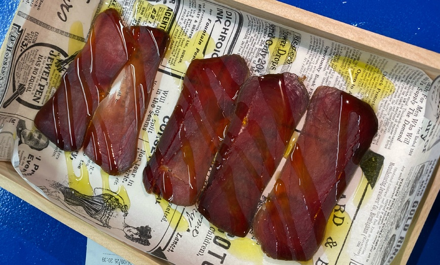 Image 12: Menú andaluz con entrantes, principales y bebidas