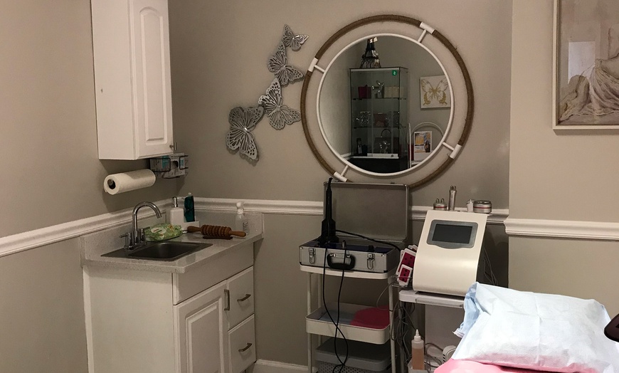 Image 3: RF Skin Tightening with Red Light Therapy at Buckhead Body Shaping Spa