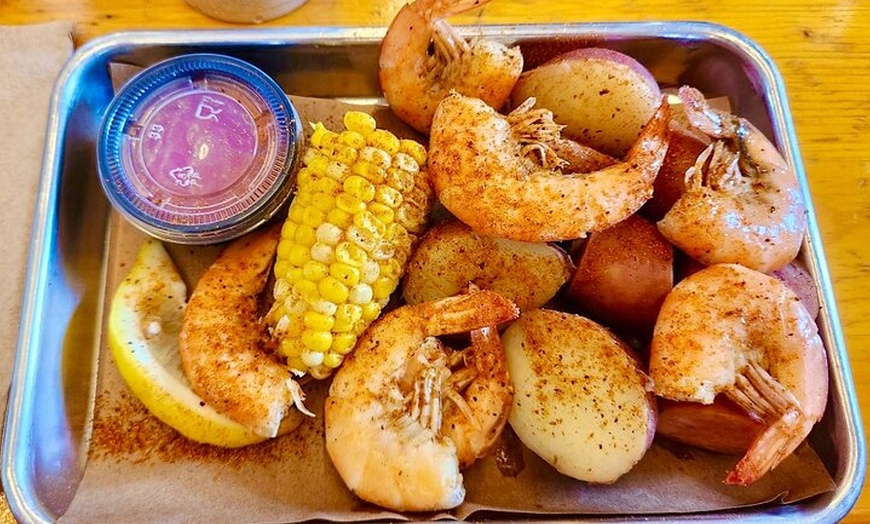 Image 2: Charleston Historic Downtown Food Tour: Skip-the-Line & Local Delights