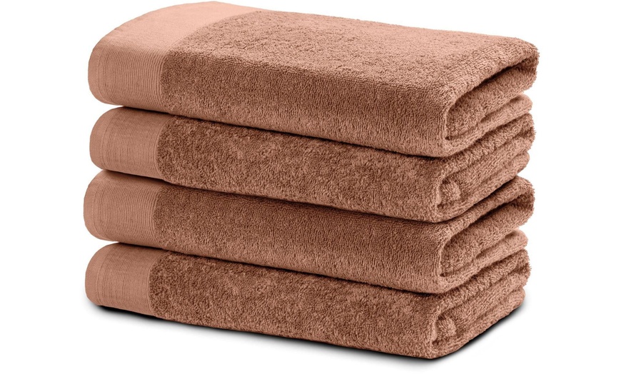 Image 5: Pack of Four Egyptian Cotton 550gsm Bath Towels

