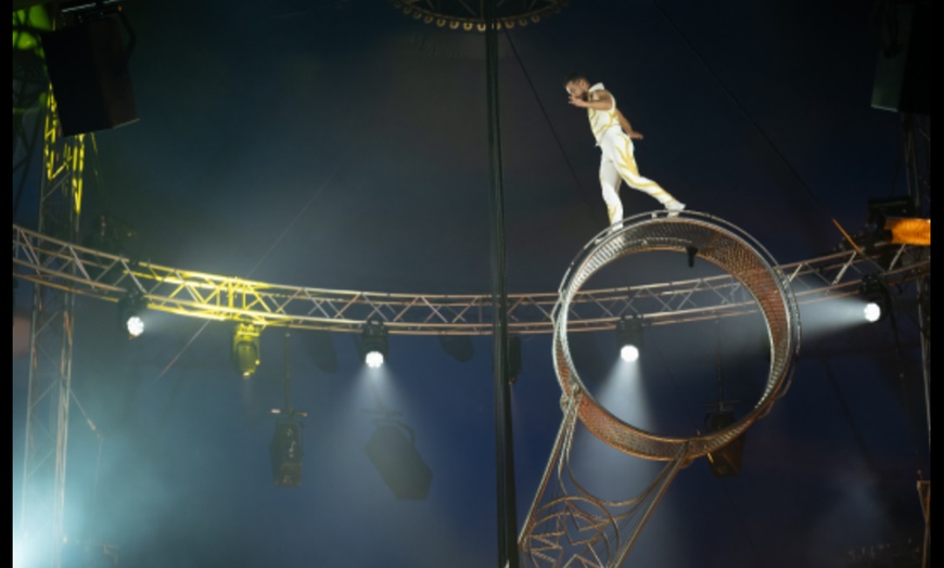 Image 3: Magie, rires et frissons : "Noël en Folie" par Nicolas Bouglione