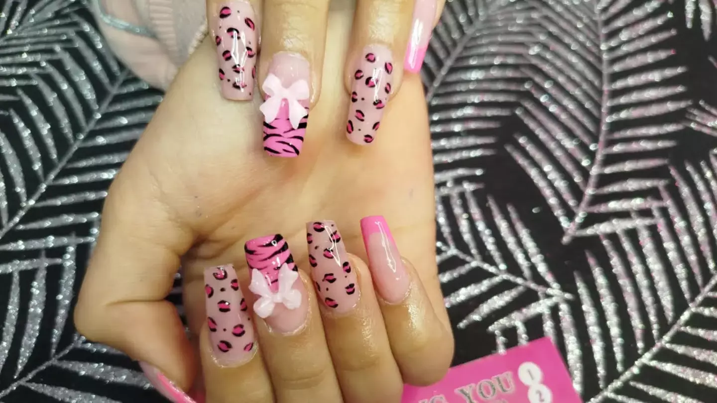 Manicura o pedicura semipermanente, gel o acrílicas