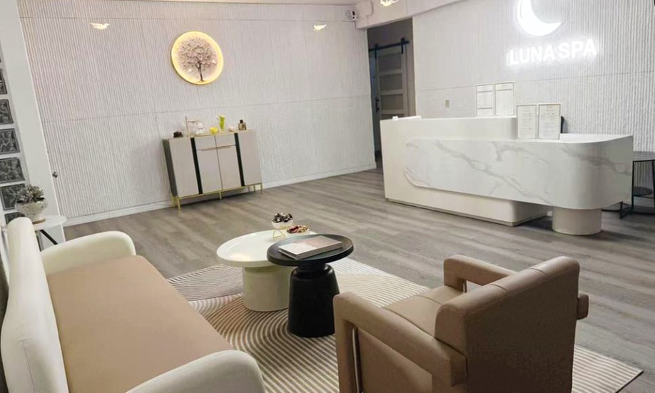 1-Hour Swedish Massage with Hot Stones or 90-Minute Combo Massage