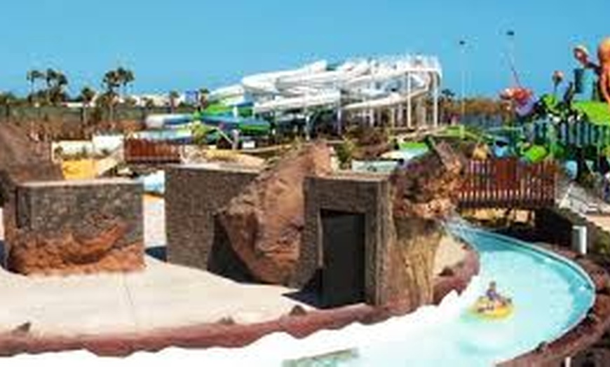 Image 25: Entrada para niño o adulto a parque acuático Aqualava en Lanzarote