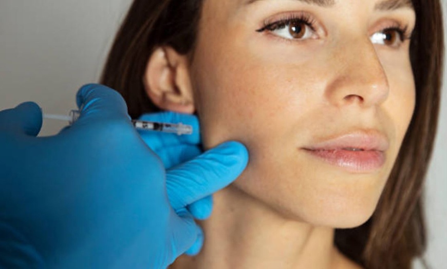 Image 11: Tratamiento reafirmante inyectado en una zona a elegir para 1 persona