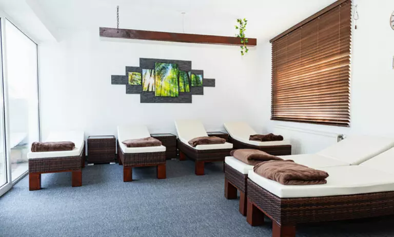 Romantischer Sauna-Wellness-Tag inkl. Massage & 3-Gänge-Menü für Zwei