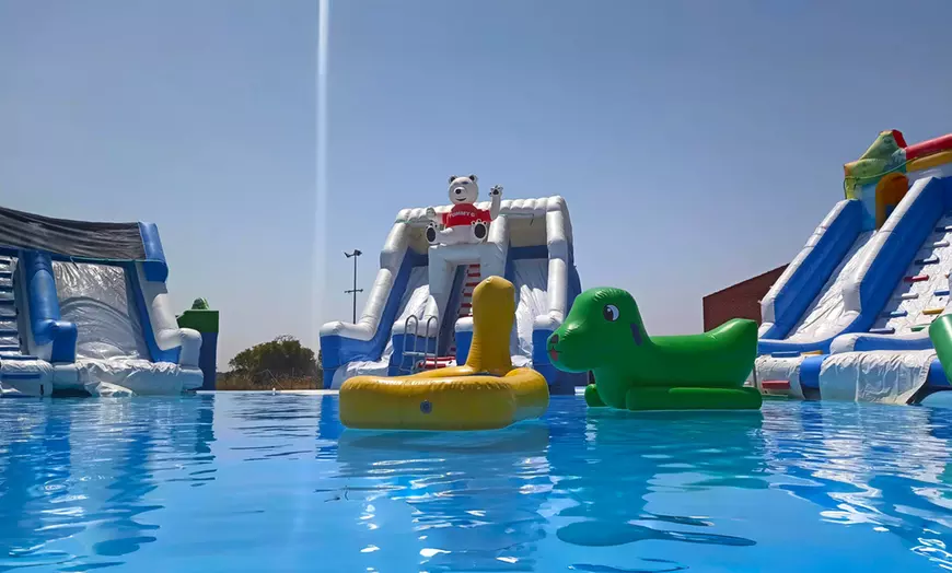Image 1: Entrada a parque acuático para 2, 4 u 8 niños/adultos y opción a menú