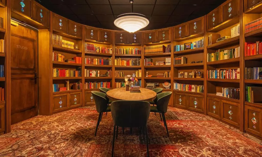 Amsterdam: tweepersoonskamer of pod met ontbijt