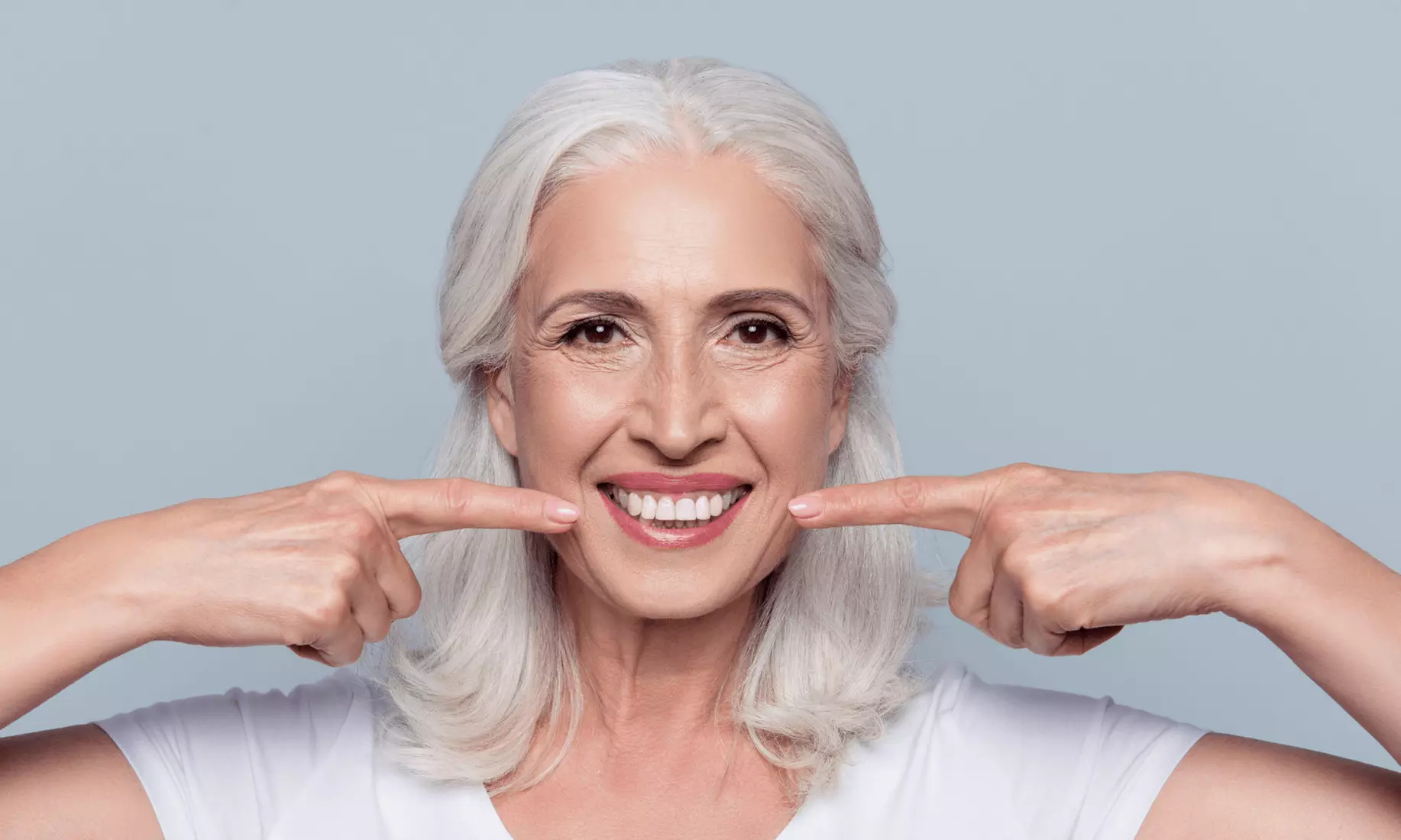 Colocación de prótesis dental acrílica completa en 1 o 2 arcadas