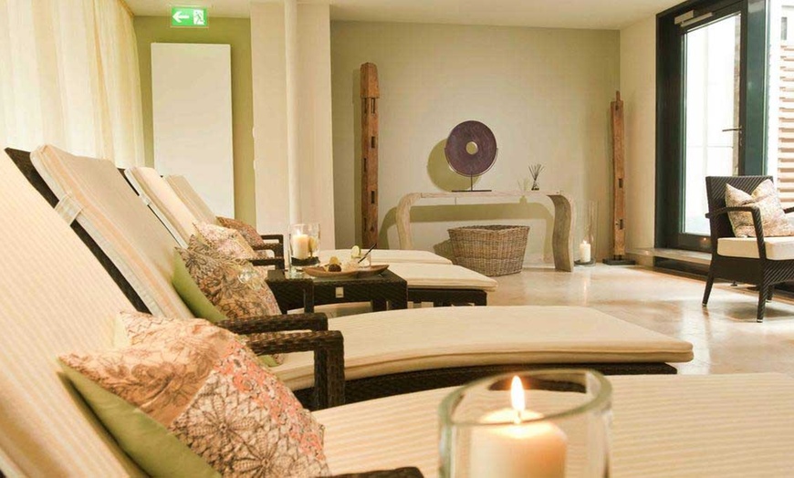 Image 7: Spa-Tageskarte u. Aromaöl-Massage