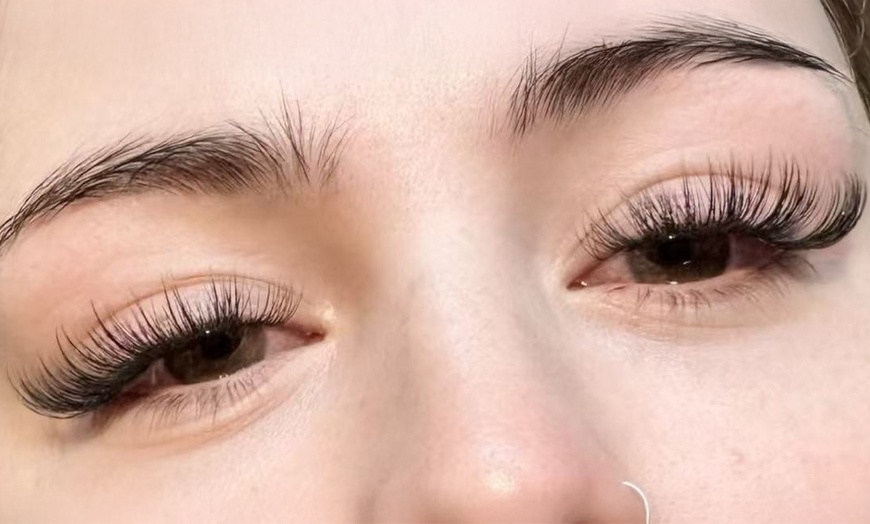 Image 1: Hybrid, Natural or Volume Set (Silk and Milk Eyelash Extensions) 