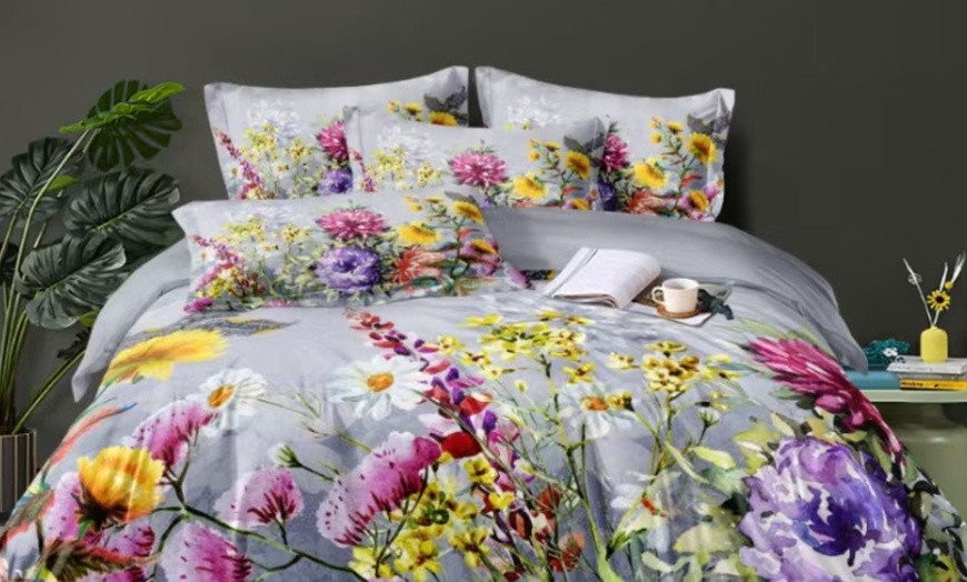 Image 1: Reversible Easy Care Duvet Set
