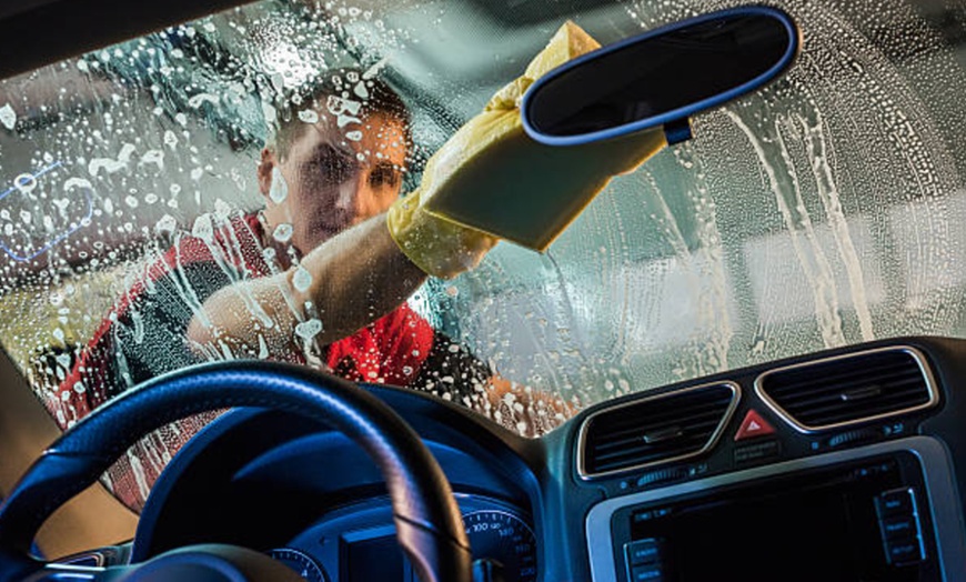 Image 3: Lavado completo con ozono, perfumado o encerado al detalle