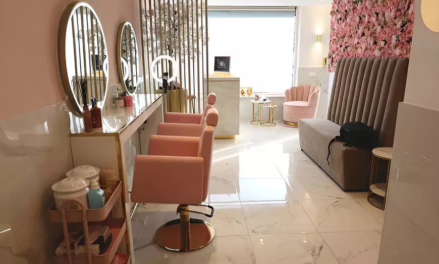 Image 1: Gezichtsbehandeling met optioneel massage in Amsterdam en Rotterdam